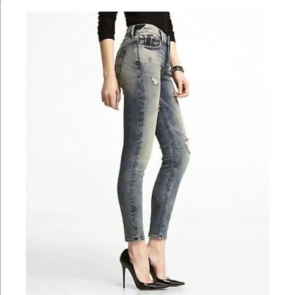 ✨Express Mia Distressed Leggings✨